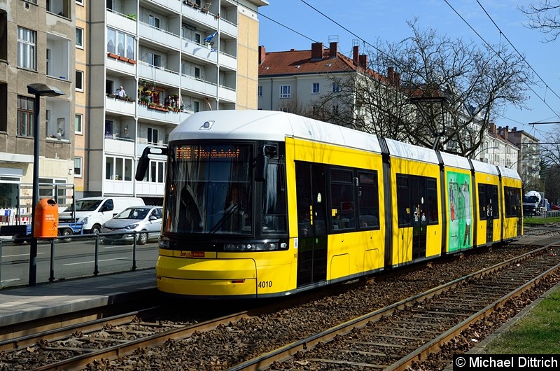 Bild: 4010 als Linie M10 an der Haltestelle Arnswalder Platz.