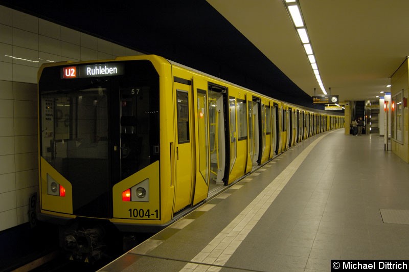 Bild: 1004-1 als U2 im Bahnhof Pankow.