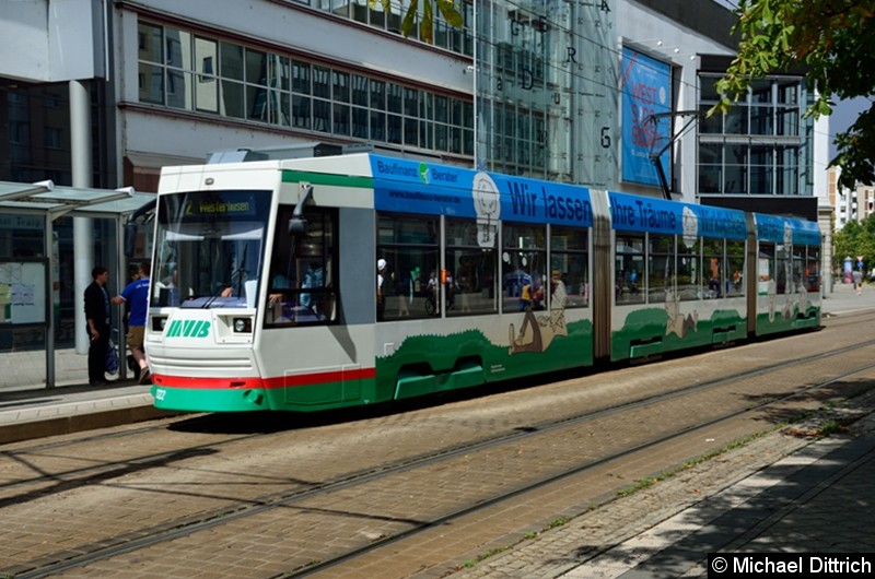 Bild: 1322 als Linie 2 an der Haltestelle Opernplatz.