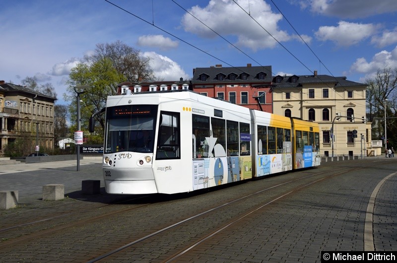 202 als Linie 1 auf dem Weg zur Endstelle Untermhaus zwischen den Haltestellen Hauptbahnhof und Otto Dix.