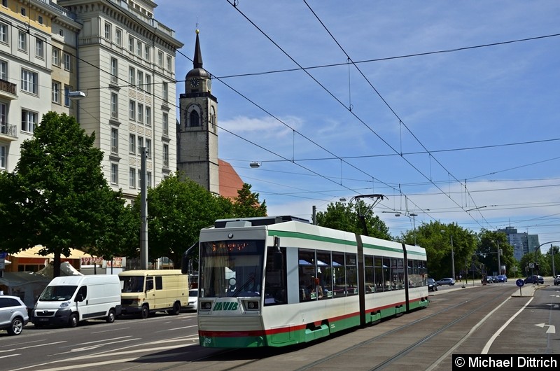 Bild: 1316 erreicht als Linie 6 in Kürze die Haltestelle Alleecenter.