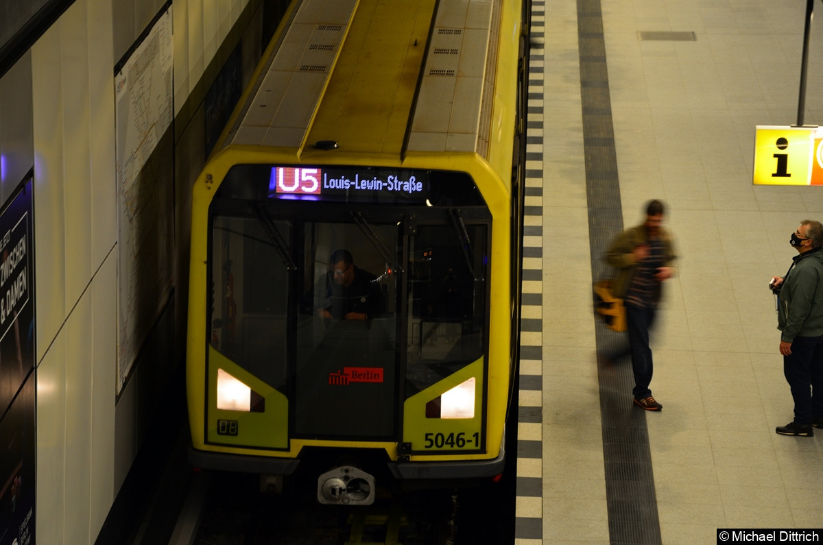 Zielschildparade:
U5 nach Louis-Lewin-Straße