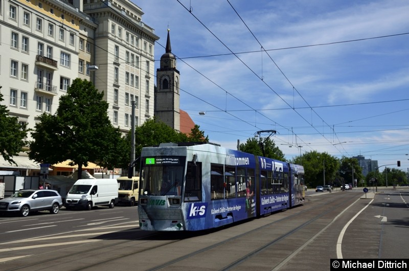 Bild: 1346 als Linie 4 in der Ernst-Reuter-Allee, kurz vor dem Breiten Weg.